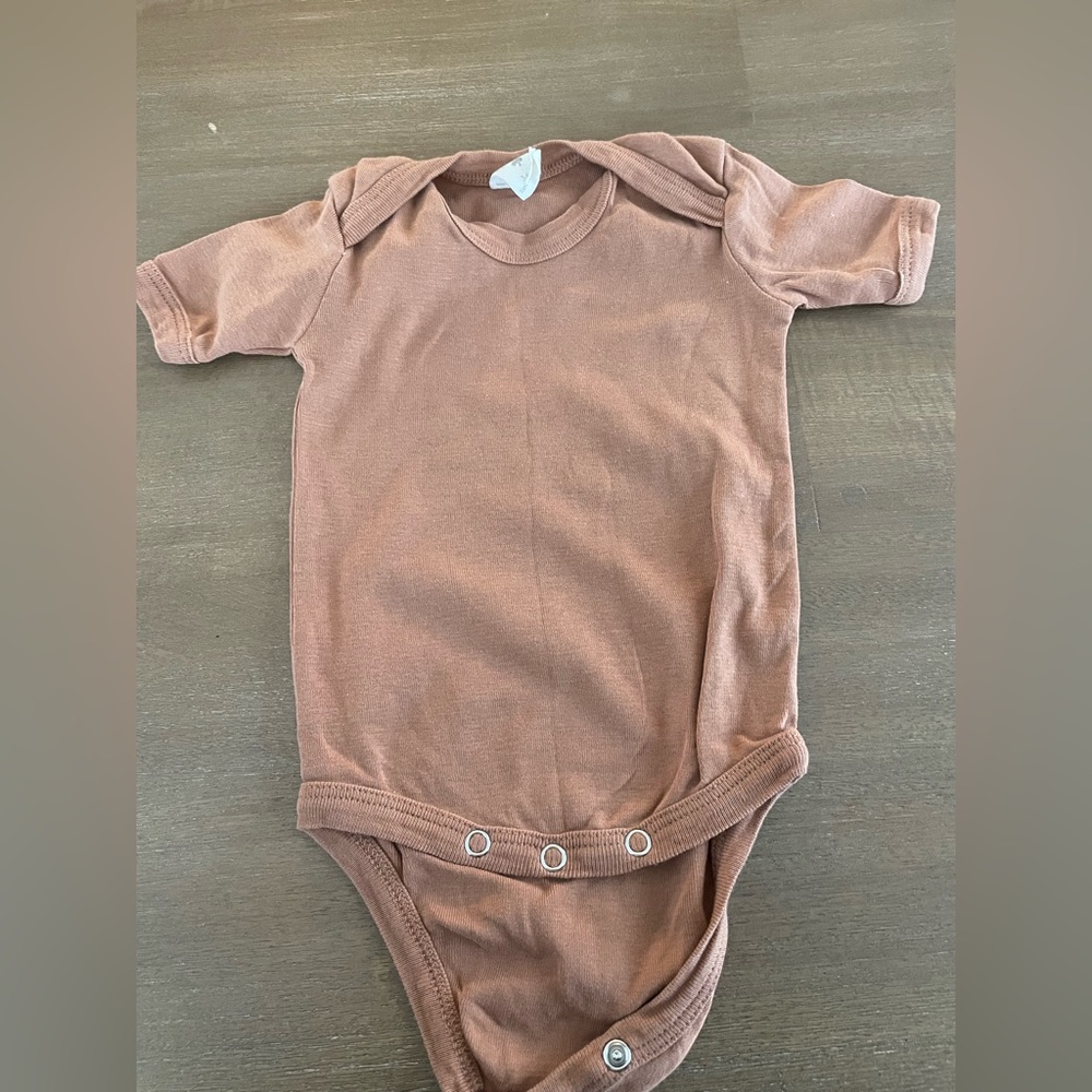 🎀  5 for $30 Kate Quinn Matching Set - Bodysuit, Bow and Bib 3-6M - Picture 3 of 5